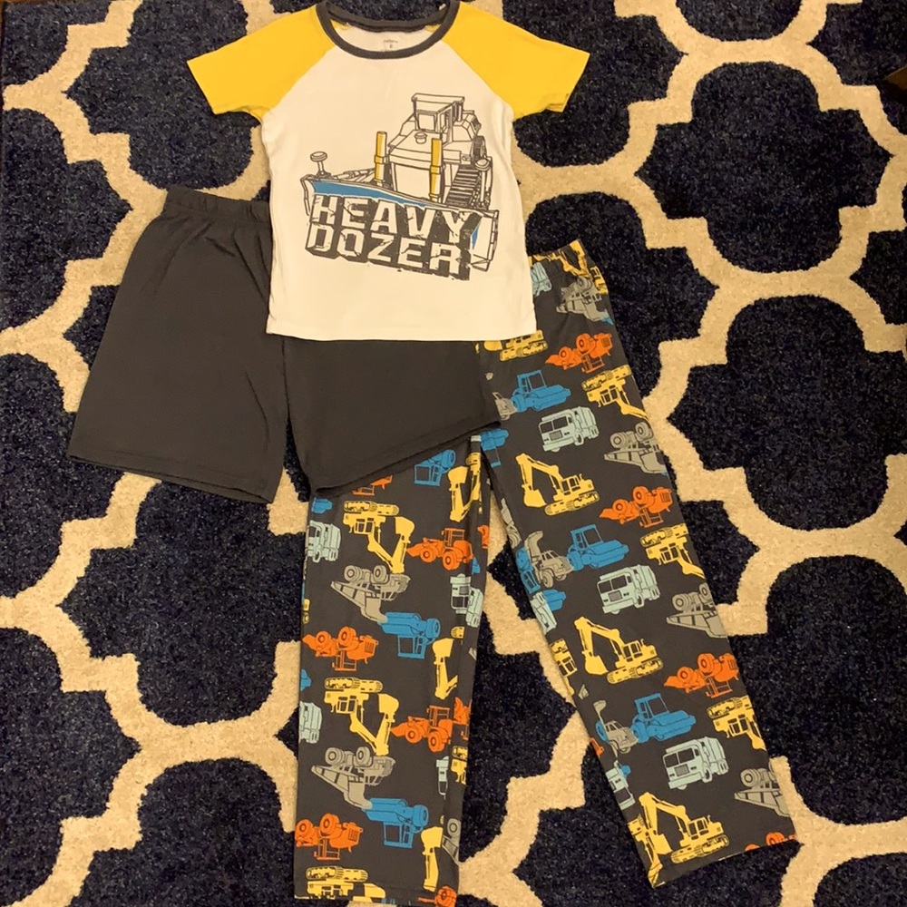 Gently Used Carter’s Kids 3-piece Pajama Set, size 8
